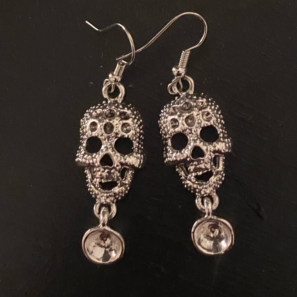 Skull dangle earrings